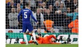 Jorginho yang jadi eksekutor pertama Chelsea gagal menunaikan tugasnya dengan baik. (Reuters/Carl Recine)