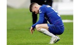 Jorginho meratapi kekecewannya usai Chelsea gagal jadi juara Piala Liga. (REUTERS/David Klein)
