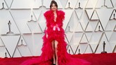 Linda Cardellini, apa yang kamu pakai? Terlalu banyak ruffles dan volume di sana. REUTERS/Mario Anzuoni TPX IMAGES OF THE DAY