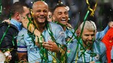 Manchester City berhasil mempertahankan trofi Piala Liga yang mereka dapatkan musim lalu. (REUTERS/David Klein)
