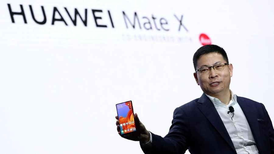 Samsung dan Huawei yakin bahwa ponsel yang dapat bertindak seperti tablet akan menarik perhatian konsumen.