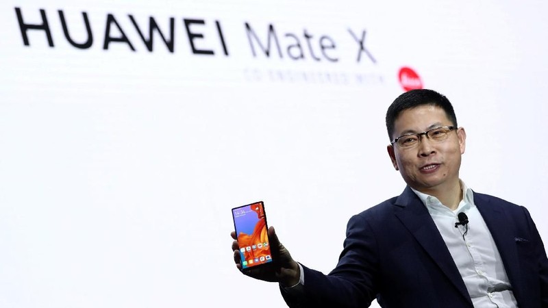 Samsung dan Huawei yakin bahwa ponsel yang dapat bertindak seperti tablet akan menarik perhatian konsumen.