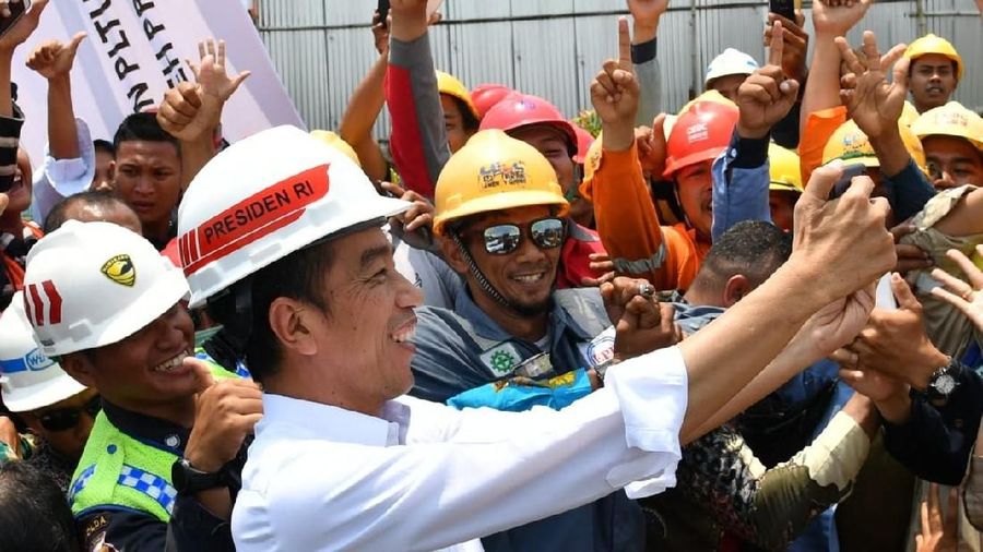 Presiden Joko Widodo (Jokowi) buka suara mengenai tudingan Paslon Nomor Urut 02 soal dana ribuan triliun warga negara Indonesia (WNI)