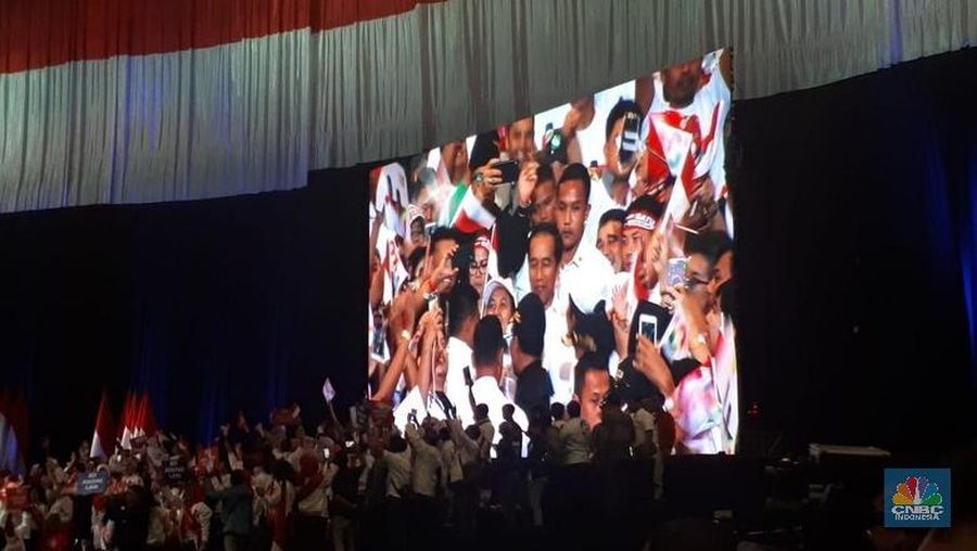 Jokowi memang sempat berkomentar mengenai perihal keinginan penerima konsesi besar yang mau mengembalikan lahan kepada negara.