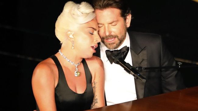 Lady Gaga Diduga Mengandung Anak Bradley Cooper