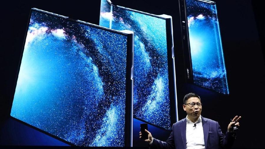 Huawei pernah mengembangkan desain yang mirip dengan Samsung Galaxy Fold tetapi dihentikan.