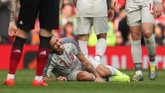 Di kubu Liverpool, Roberto Firmino juga tak bisa melanjutkan pertandingan sehingga harus diganti Daniel Sturridge di babak pertama. (Reuters/Lee Smith)