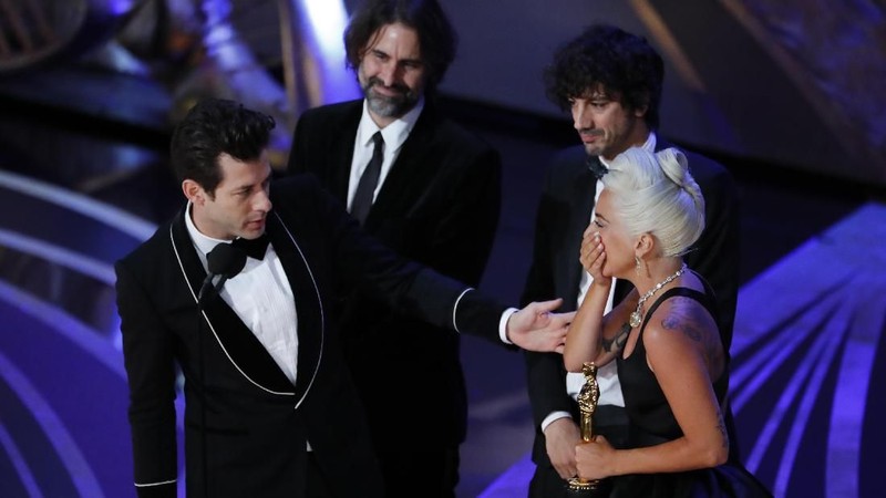 OSCAR Award kembali digelar pada (25/2) di Dolby Theater, Los Angeles, Amerika Serikat dengan 24 nominasi yang di lombakan dalam acara bergengsi tersebut.
