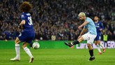 Manchester City menghadapi Chelsea dalam laga final Piala Liga di Stadion Wembley, Minggu (24/2). (REUTERS/Rebecca Naden)
