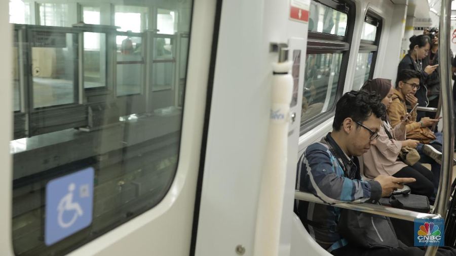 Jika proses tersebut berjalan lancar, maka LRT sudah bisa dioperasikan secara komersil pada 18 Maret 2019.