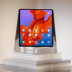 Huawei Mate X, Ponsel Lipat 5G Canggih Tanpa Gmail & Maps Cs