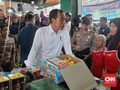 Beli Beras di Cilacap, Jokowi Tolak Kembalian Rp65 Ribu