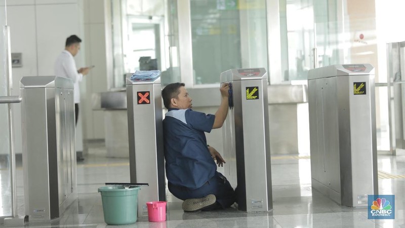 Jika proses tersebut berjalan lancar, maka LRT sudah bisa dioperasikan secara komersil pada 18 Maret 2019.