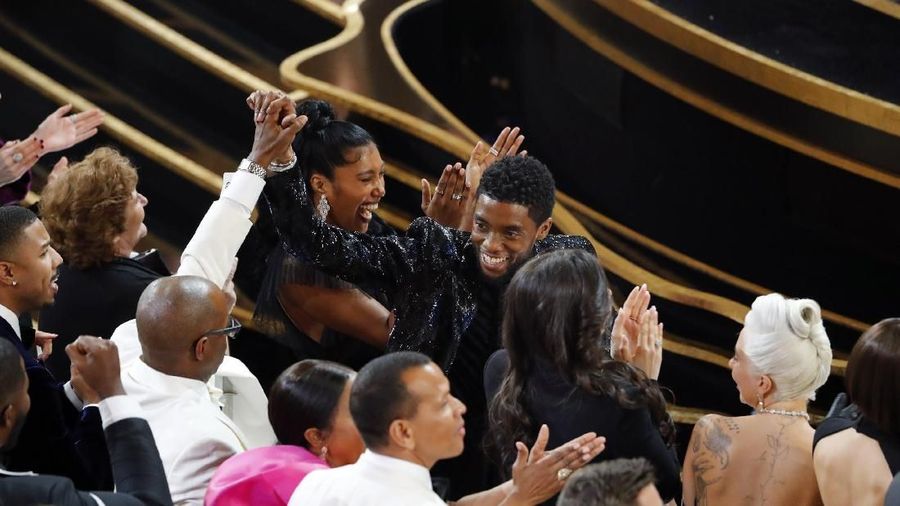 OSCAR Award kembali digelar pada (25/2) di Dolby Theater, Los Angeles, Amerika Serikat dengan 24 nominasi yang di lombakan dalam acara bergengsi tersebut.