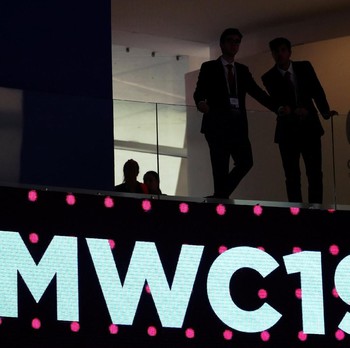 Mengintip Ponsel & Teknologi Canggih yang Mejeng di MWC