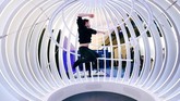 Selain perangkat baru berupa empat varian Galaxy S10, Samsung juga memboyong teknologi asisten digital adi ajang Mobile World Congress 2019. (REUTERS/Rafael Marchante)