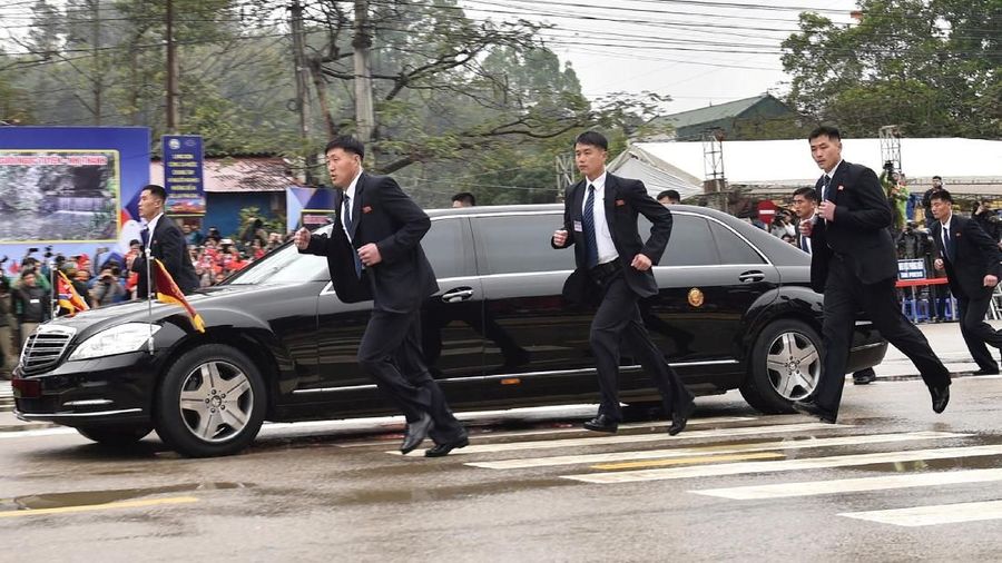 Pemimpin Korea Utara Kim Jong Un tiba di stasiun Dong Dang perbatasan dengan China, Vietnam Dong Dang pada Selasa (26/2) Pagi.