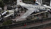Museum Sejarah Militer Vietnam di Hanoi, Vietnam. Musim hujan di Hanoi berlangsung mulai dari Mei sampai Oktober. Selebihnya cuaca akan cerah, sehingga di bulan-bulan tersebut menjadi musim turis di sini. (AP Photo/Vincent Yu)