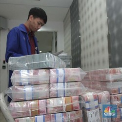 Pukul 16.00 WIB: Rupiah Ditutup Melemah di Rp 14.245/US$