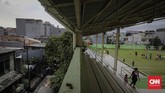 Pertama kali Dullah tiba di Jakarta pada 1965, Stadion VIJ hanyalah lapangan sepak bola berpagar kawat yang dikelolah tentara. Baru Pada tahun 1980, lapangan ini dipugar hingga menjadi stadion. Kepemilikannya pun diserahkan kepada Pemerintah Daerah (Pemda) DKI Jakarta. (CNNIndonesia/Adhi Wicaksono)