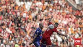 Silvio Escobar (kanan) gagal menggantikan peran Marko Simic sebagai penyerang berbahaya Persija. Simic absen dalam laga melawan Binh Duong karena tengah bermasalah di Australia. (CNNIndonesia/Adhi Wicaksono)