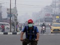 Derita Warga Dumai Dikepung Asap Pekat Karhutla Riau