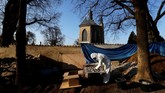 Renovasi ini disebut memang diperlukan karena penuaan tulang-belulang dan osuarium, yaitu peti tulang yang terbuat dari batu gamping. (REUTERS/David W Cerny)