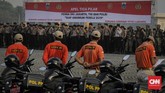 Pada Apel tiga pilar, Gubernur DKI Anies Baswedan secara simbolis menyerahkan kendaraan Dinas Operasional dan Surat Tugas Penyedia Jasa Lainnya Orang Perorangan (PJLP) kepada Satpol PP DKI Jakarta guna mendukung pengamanan Pemilu 2019.