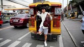 Sebagian warga di pinggiran Ibu Kota Manila mengeluhkan buruknya manajemen lalu lintas. Mereka merasa waktu mereka habis hanya untuk perjalanan. (REUTERS/Eloisa Lopez).