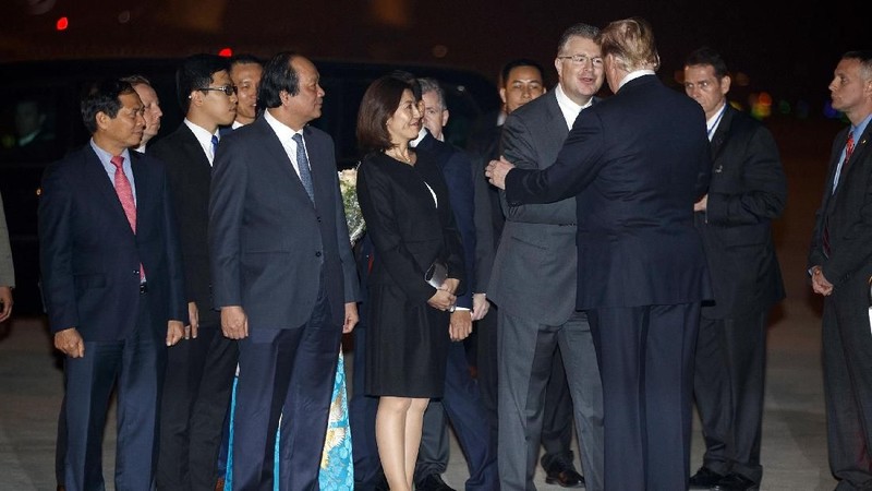 Donald Trump tiba di Bandara Internasional Noi Bai, di Hanoi, Vietnam, menjelang pertemuan keduanya dengan Pemimpin Korea Utara Kim Jong Un.