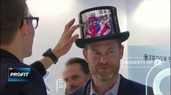 Royale Kenalkan Ponsel, Baju, hingga Topi Lipat Digital