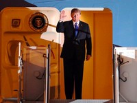 Tiba di Hanoi, Trump Akan Makan Malam Bersama Kim Jong Un