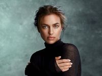 Foto Model Seksi Irina Shayk yang Dikabarkan Muak dengan Lady Gaga
