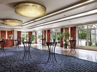 Tiket Pesawat Mahal, Hotel Berbintang Sepi
