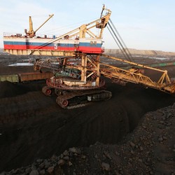 Harga Minyak Melambung, Batu Bara Kok Segitu-gitu Aja?