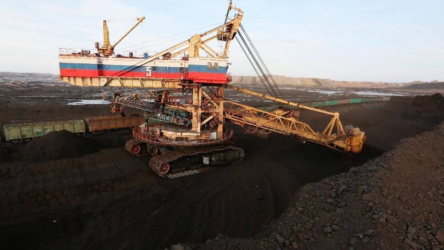 A rotary dredge loads wagons with coal at Borodinsky opencast colliery, owned by the Siberian Coal Energy Company (SUEK), near the Siberian town of Borodino east of Krasnoyarsk, Russia February 26, 2019. Picture taken February 26, 2019. REUTERS/Ilya Naymushin