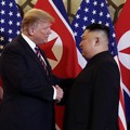 Dua Korea Perang, Trump Perpanjang Sanksi untuk Korut 1 Tahun
