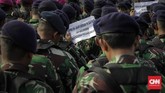 Apel tiga pilar yang diikuti jajaran Pemprov DKI Jakarta, TNI, dan Polri se-wilayah Garnisun Tetap I/Jakarta itu dilaksanakan mulai pukul 07.20 WIB. (CNN Indonesia/Adhi Wicaksono)