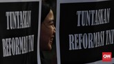 Kamisan adalah aksi damai sejak 18 Januari 2007 dari para korban maupun keluarga korban pelanggaran HAM di Indonesia. Aksi Kamisan yang digelar hari ini merupakan aksi yang ke-576. (CNN Indonesia/Adhi Wicaksono)