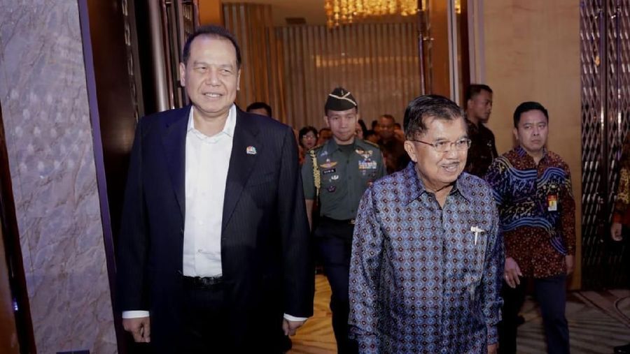 Wakil Presiden Jusuf Kalla menyebutkan salah satu solusi agar Jakarta bebas dari kemacetan yang selama ini dikeluhkan menurunkan produktivitas.