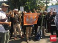 Kawal Sidang Perdana, Massa FPI Minta Bahar Smith Dibebaskan