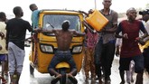 Pendukung Muhammadu Buhari merayakan kemenangan unggulan mereka dalam pemilihan presiden di Negara Bagian Adamawa. (REUTERS/Nyancho NwaNri)