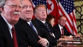 Trump dan rombongan langsung kembali ke AS usai pertemuan. Sedangkan Kim Jong-un tetap berada di Vietnam hingga Sabtu mendatang. (REUTERS/Leah Millis)