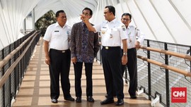 'Pungut' Dana Kompensasi KLB, Anies Resmikan JPO Rp53 Miliar