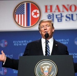 Walau Larang Terbang Semua 737 MAX, Trump Tetap Puji Boeing
