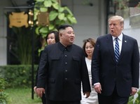 Trump Ingin Ketemu Jong Un, Cuma untuk Salaman & Say Helo!