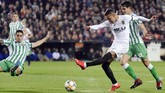 Penyerang Valencia Rodrigo Moreno mencetak gol kemenangan tuan rumah pada menit ke-56. (JOSE JORDAN / AFP)