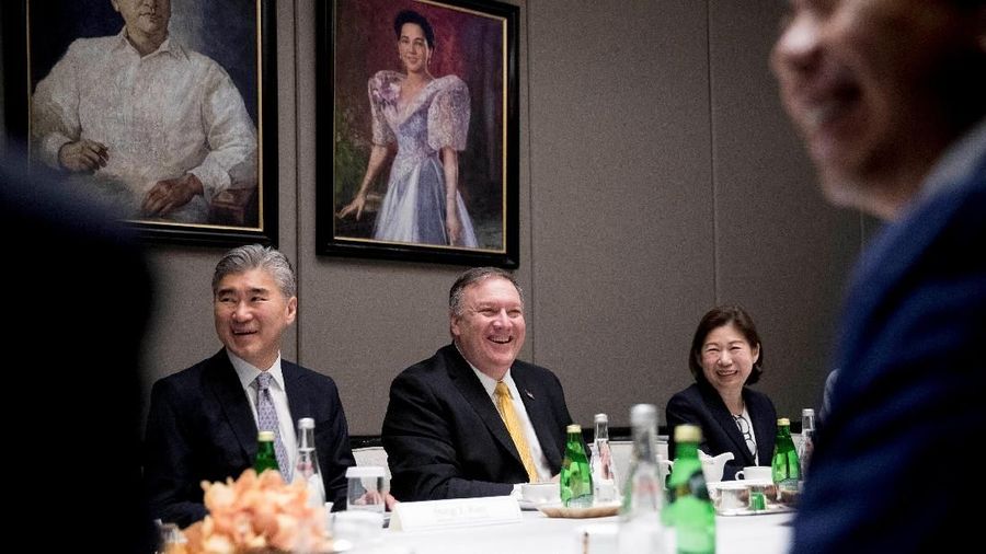 Mike Pompeo menyakinkan Filipina bahwa akan dipertahankan oleh Amerika Serikat tentang tindakan China yang mengancam kebebasan navigasi di Laut China Selatan
