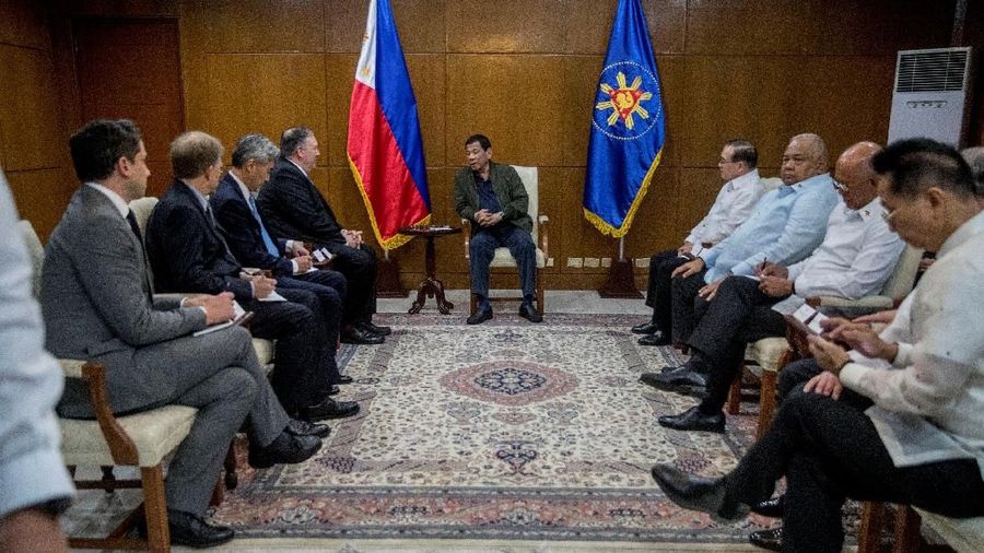 Mike Pompeo menyakinkan Filipina bahwa akan dipertahankan oleh Amerika Serikat tentang tindakan China yang mengancam kebebasan navigasi di Laut China Selatan