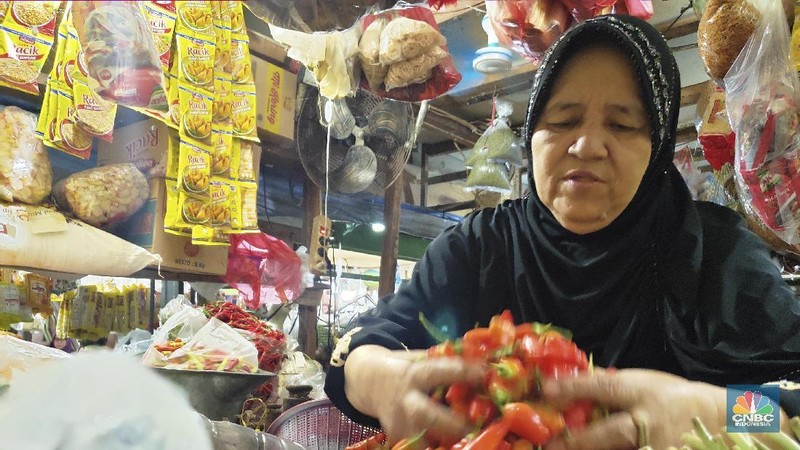 Bahan Makanan merupakan satu-satunya kelompok yang mengalami deflasi, yaitu sebesar 1,11% MtM.
